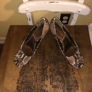 🔥FINAL PRICE REDUCTION🔥Tahari Snakeskin Heels